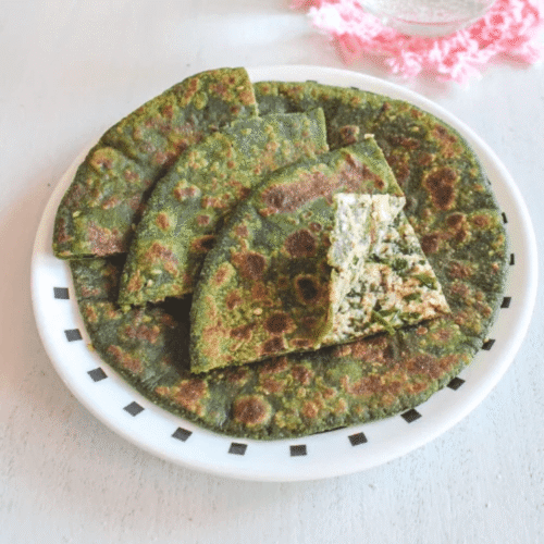 Palak Paneer Stuffed Paratha. 1nos